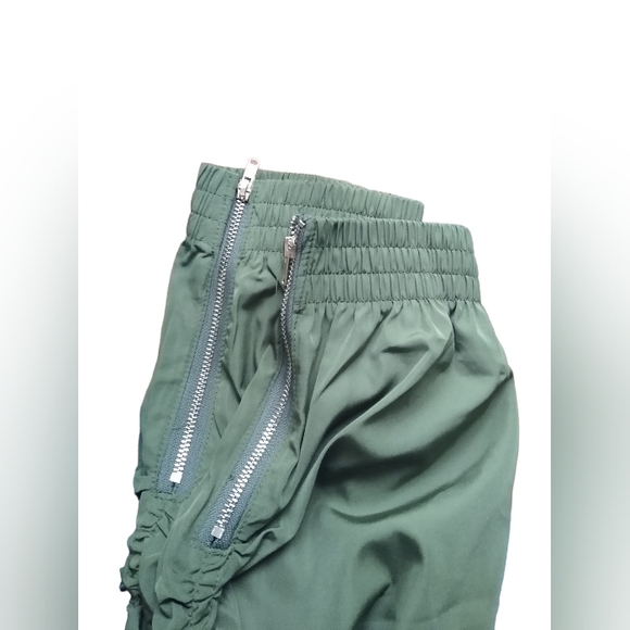 ❗ CLEARANCE ❗ Olive Stacked windbreaker pants zipper Jogger Size Small - Picture 4 of 4
